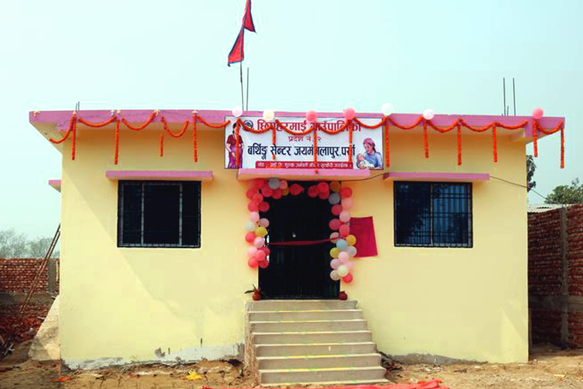 कोरोना अस्पताल र बर्थिंङ सेन्टरको छिपरमाई गाउँपालिकाका अध्यक्षद्धारा उद्धघाटन
